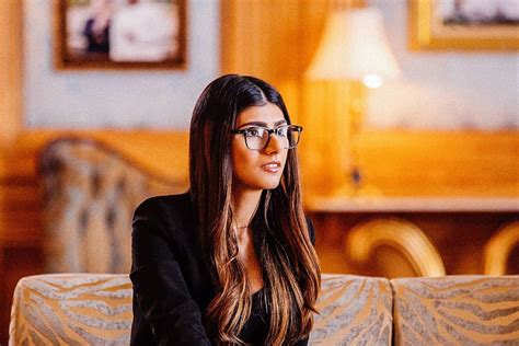 mia khalifa politics|Mia Khalifa face à une pluie de critiques pour avoir soutenu le。